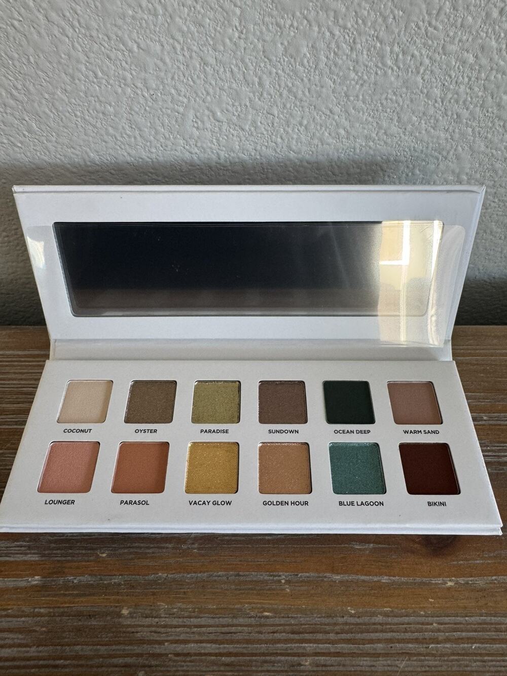ICONIC LONDON BEACHSIDE BABE EYESHADOW PALETTE Full Size
